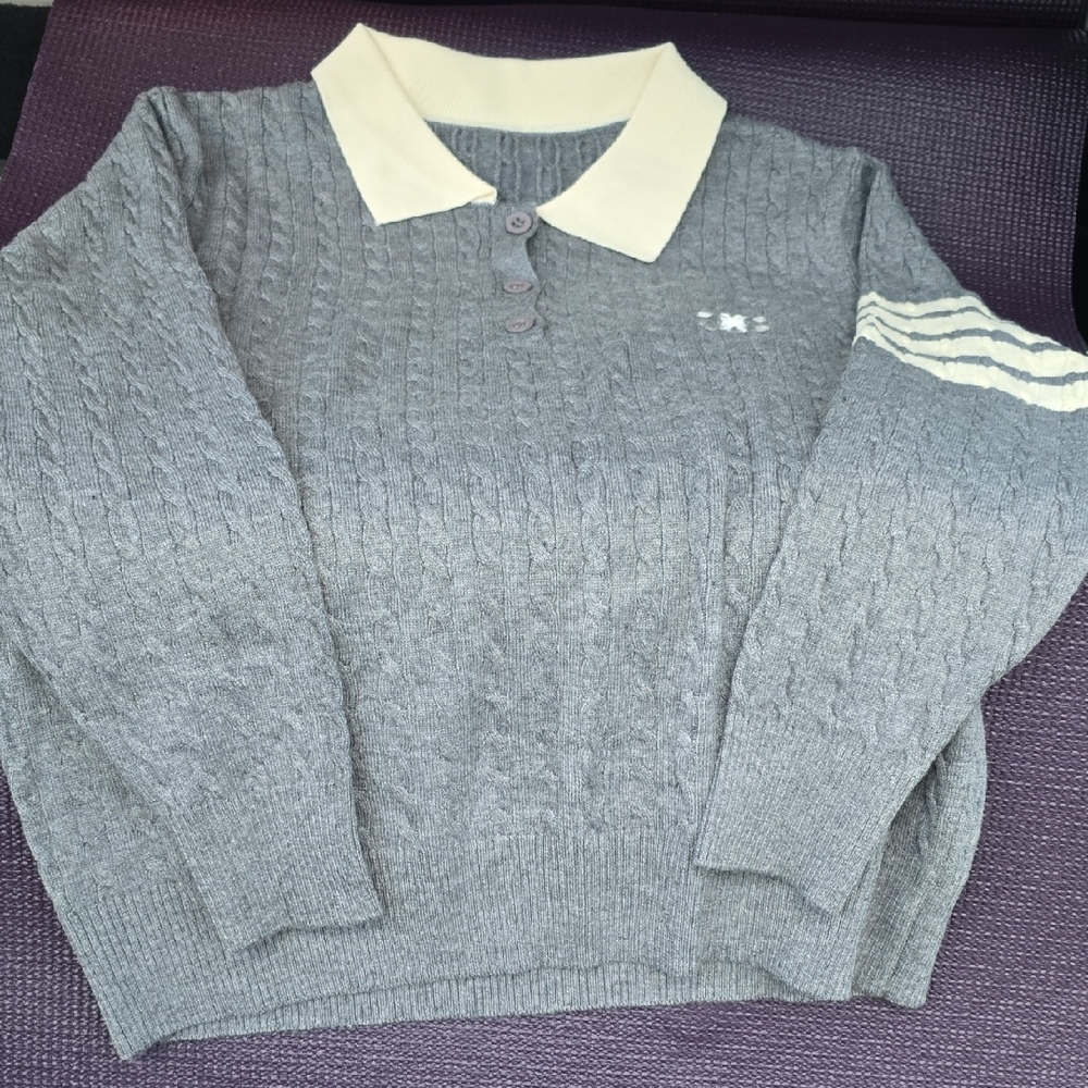 CHANEL Gray Sweater with Cream Collar